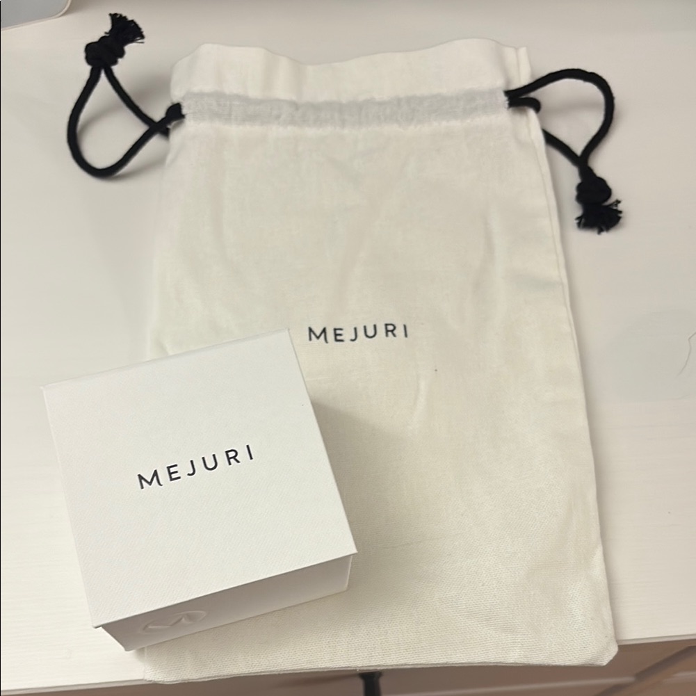 New Mejuri Small Jewelry Box Dust Bag 7$